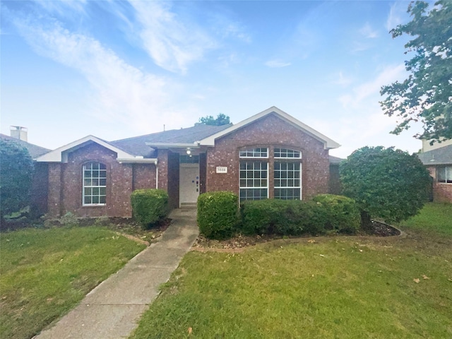 ranch-style house featuring a front lawn