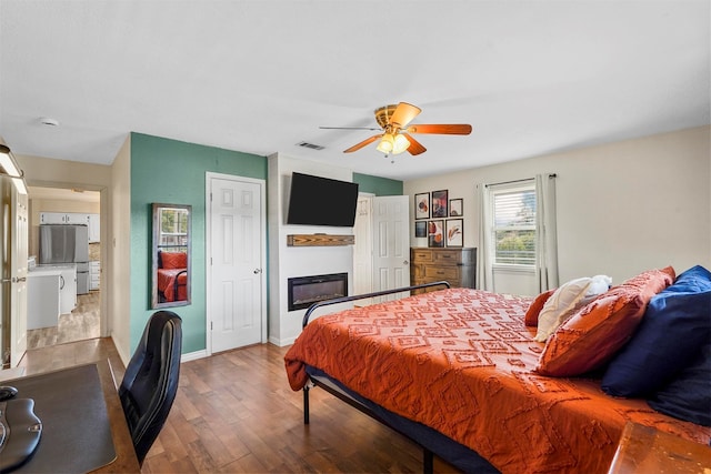 bedroom with light wood-type flooring and ceiling fan