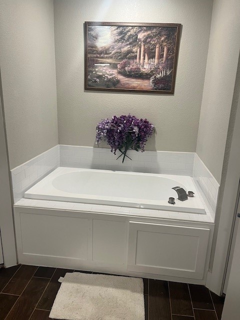 bathroom featuring a washtub