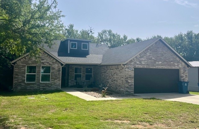 view of front of home featuring a garage and a front yard