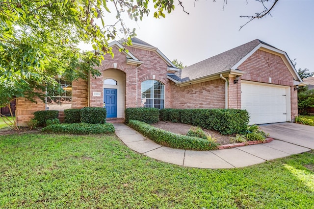 view of front property featuring a garage and a front lawn