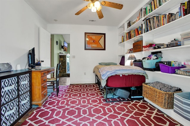 bedroom featuring ceiling fan