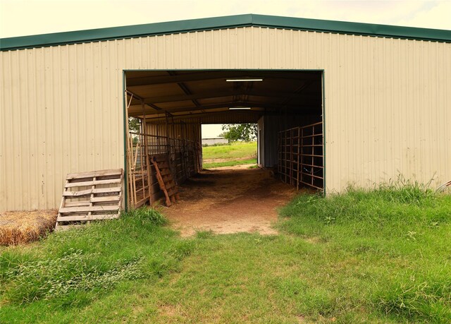 view of stable featuring an outdoor structure