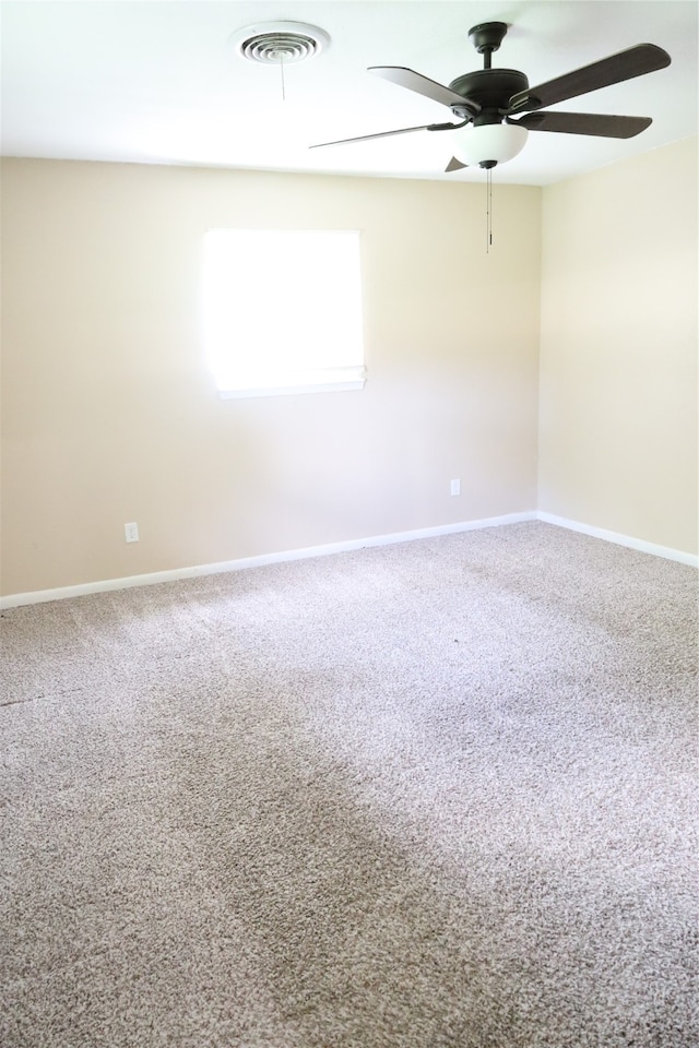 carpeted empty room featuring ceiling fan