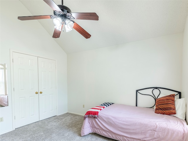 bedroom with a closet, ceiling fan, lofted ceiling, and light colored carpet