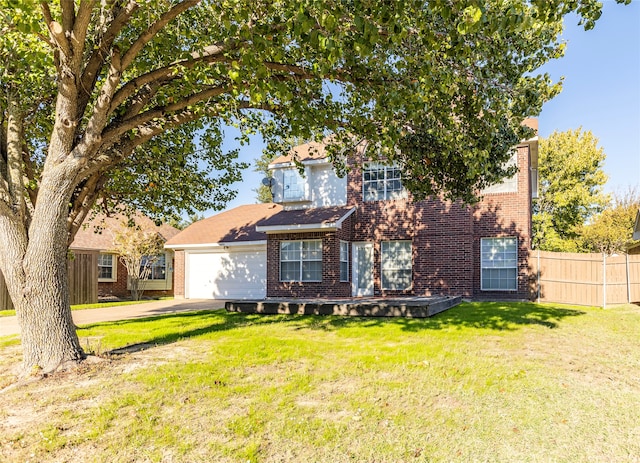 view of front of home featuring a front yard and a garage