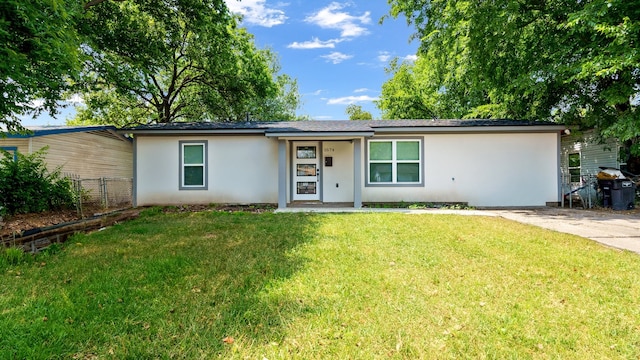 single story home featuring a front yard