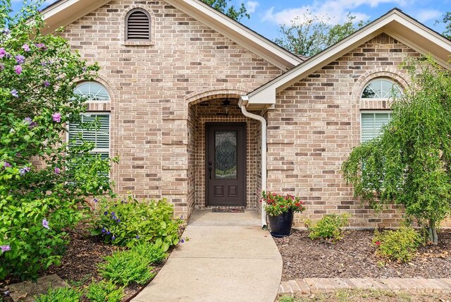 view of front facade featuring a garage and a front lawn