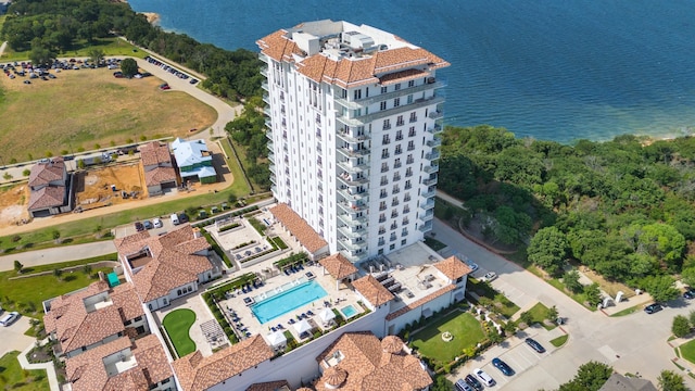 bird's eye view with a water view