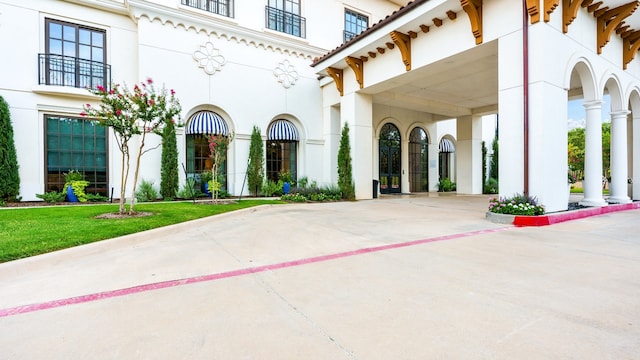 exterior space featuring a balcony