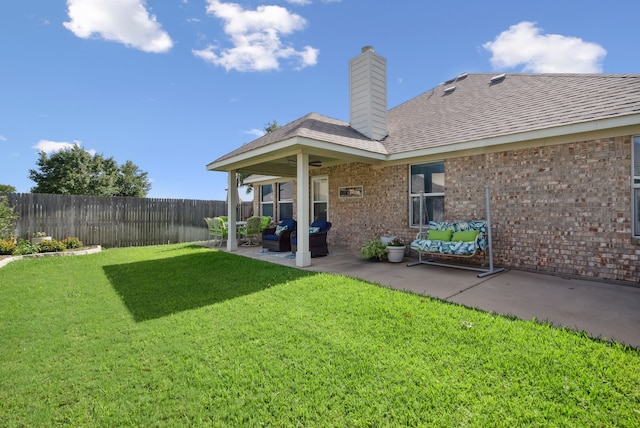 view of yard featuring a patio