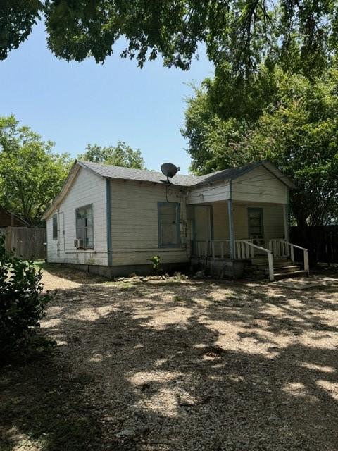 back of house featuring covered porch