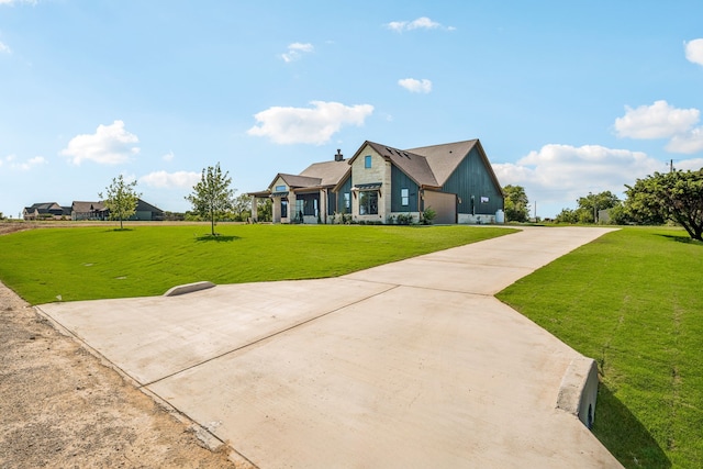 view of front facade featuring a front yard