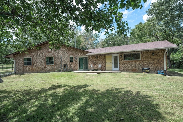 view of front of property with a front lawn