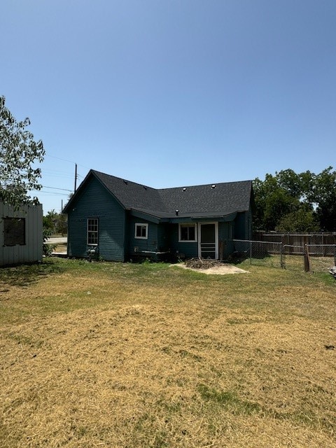 view of front of property with a front lawn