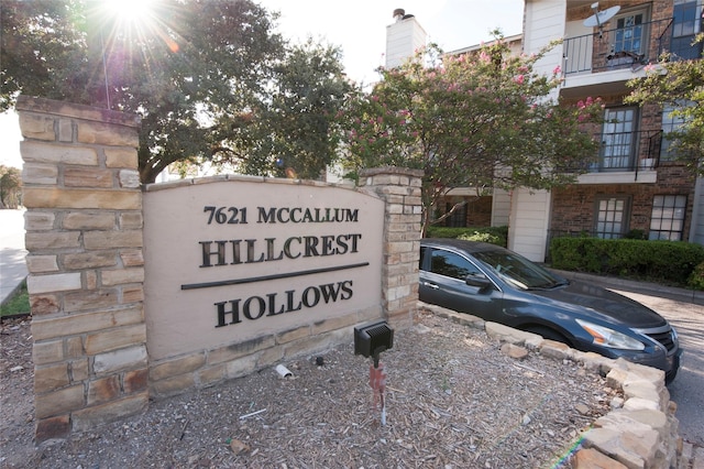 view of community / neighborhood sign