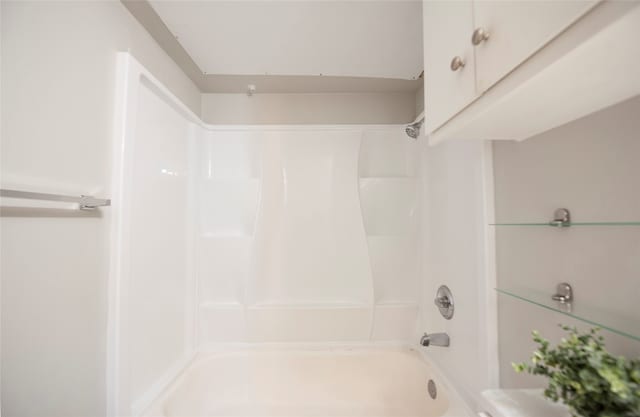 bathroom featuring shower / bathtub combination