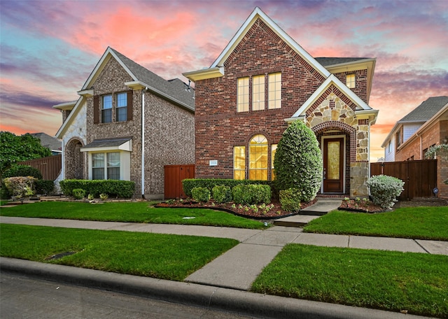 view of front of house featuring a yard