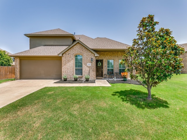 view of front of house featuring a front lawn