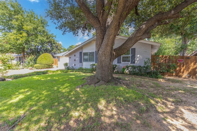 view of front of house with a front yard