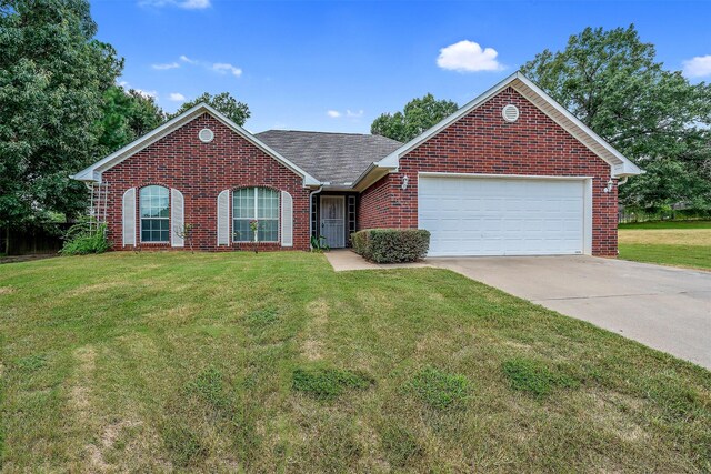 view of front of house featuring a garage and a front yard