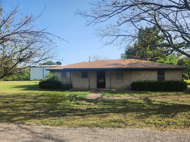 single story home with a front yard