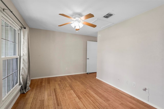 empty room featuring light hardwood / wood-style floors and ceiling fan