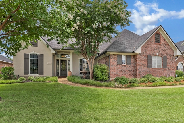 view of front of house featuring a front yard