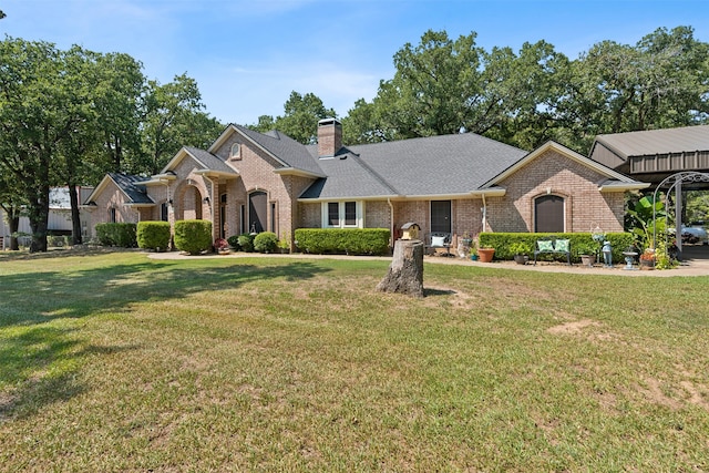 view of front facade featuring a front lawn