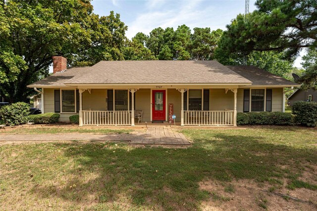 single story home with a porch and a front yard