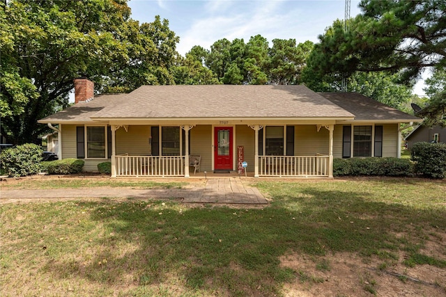 ranch-style home with a front yard and covered porch