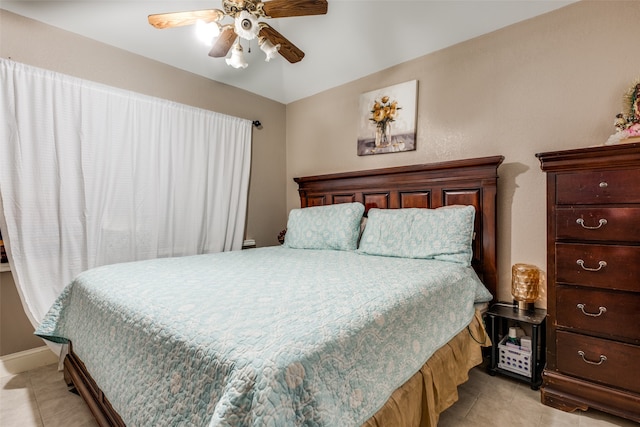 bedroom with ceiling fan