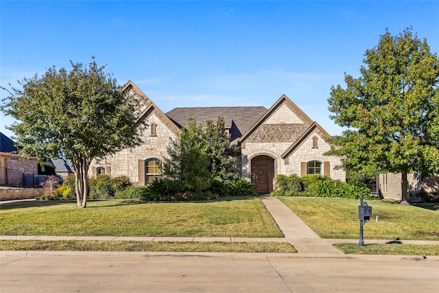 view of front facade with a front yard