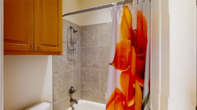 bathroom with shower / bath combo