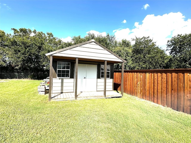 view of outdoor structure featuring a yard