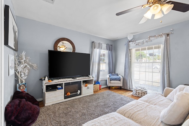 living room featuring light hardwood / wood-style floors and ceiling fan