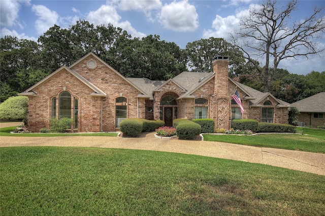 view of front of home with a front lawn