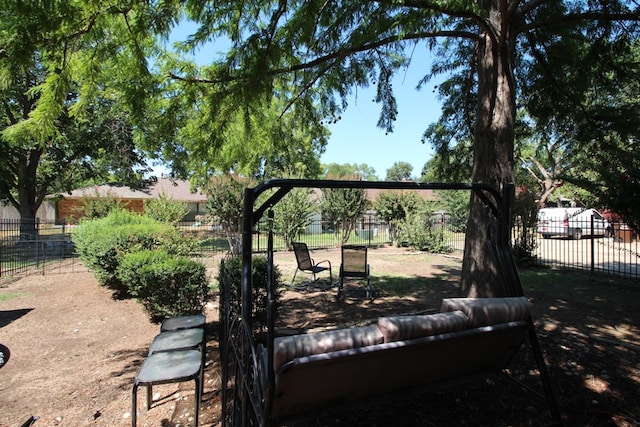 view of yard with an outdoor hangout area