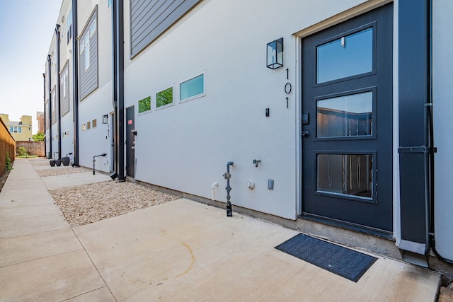 property entrance featuring a patio