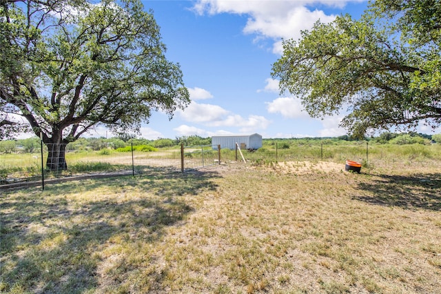 view of yard featuring a rural view