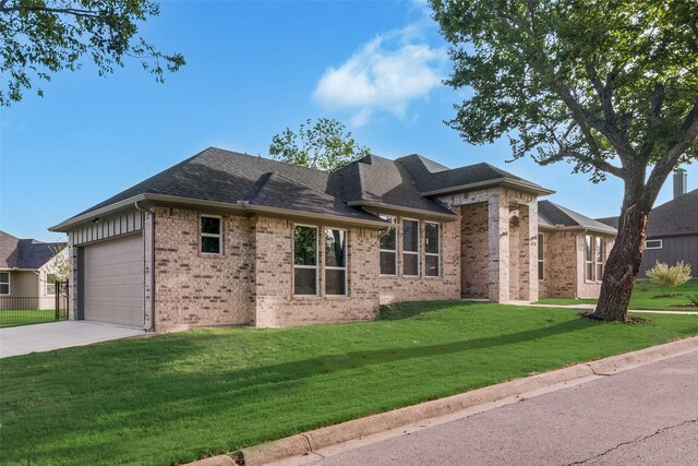 view of front of home featuring a garage and a front yard