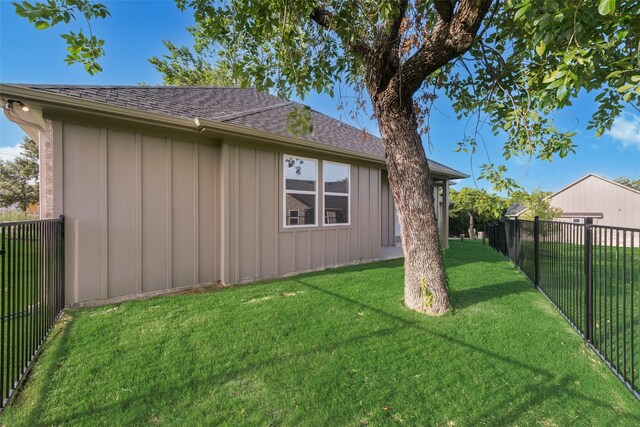 exterior space with a lawn