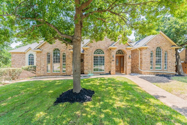 view of front of property with a front lawn