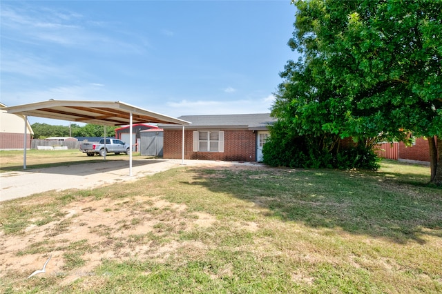 view of front of home with a carport and a front lawn