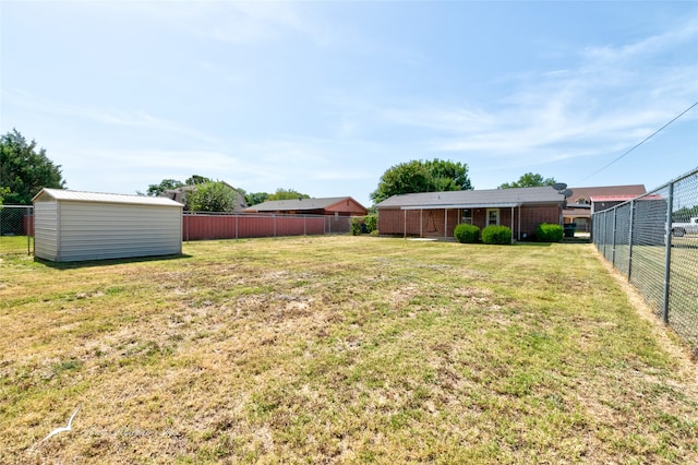 view of yard with a storage unit