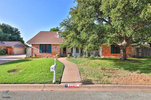 view of front facade with a garage and a front yard