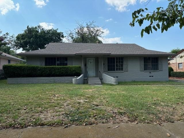 ranch-style house featuring a front lawn