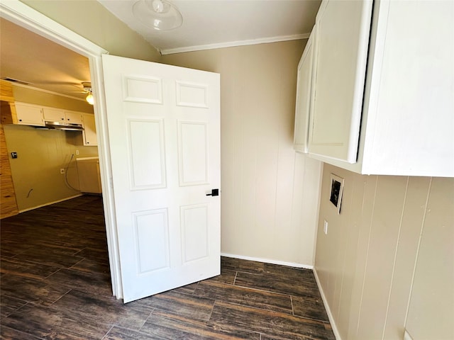 laundry room featuring dark wood-type flooring, ornamental molding, and ceiling fan