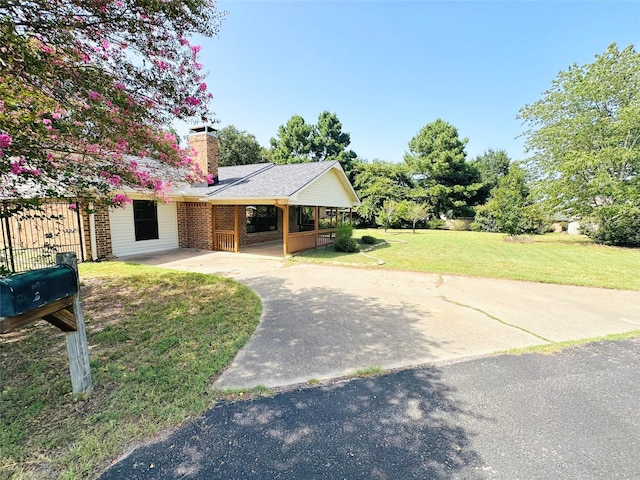 view of front of house with a front lawn