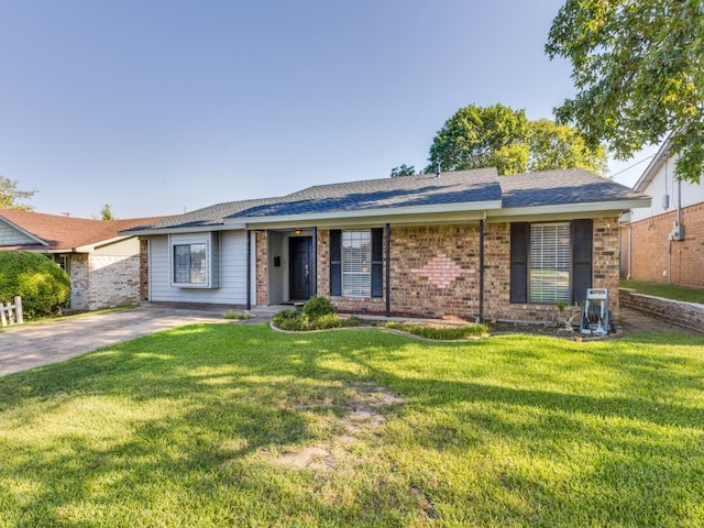 single story home with a front yard